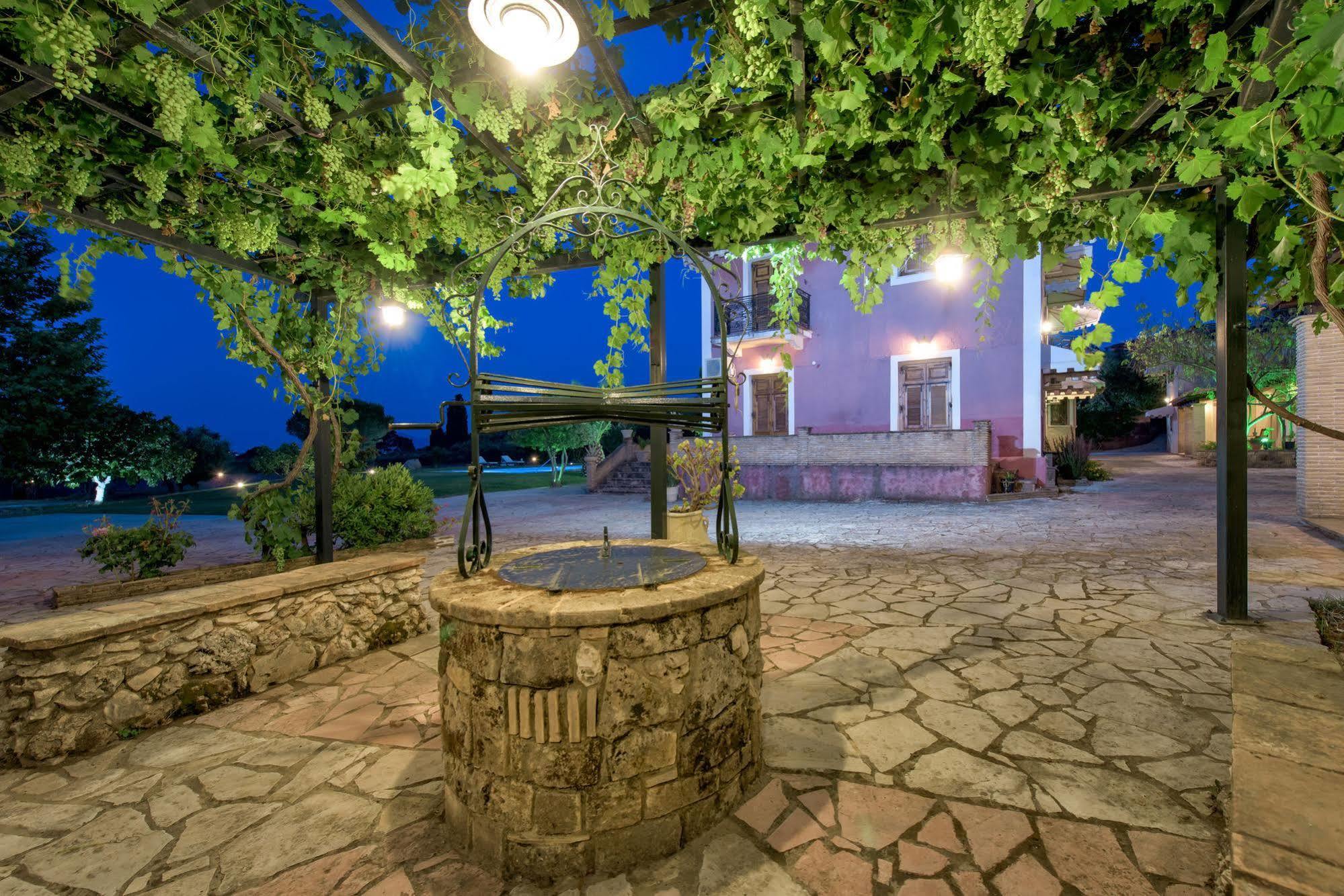 Вілла Sarakino House Of Literature Agios Dimitrios  Екстер'єр фото